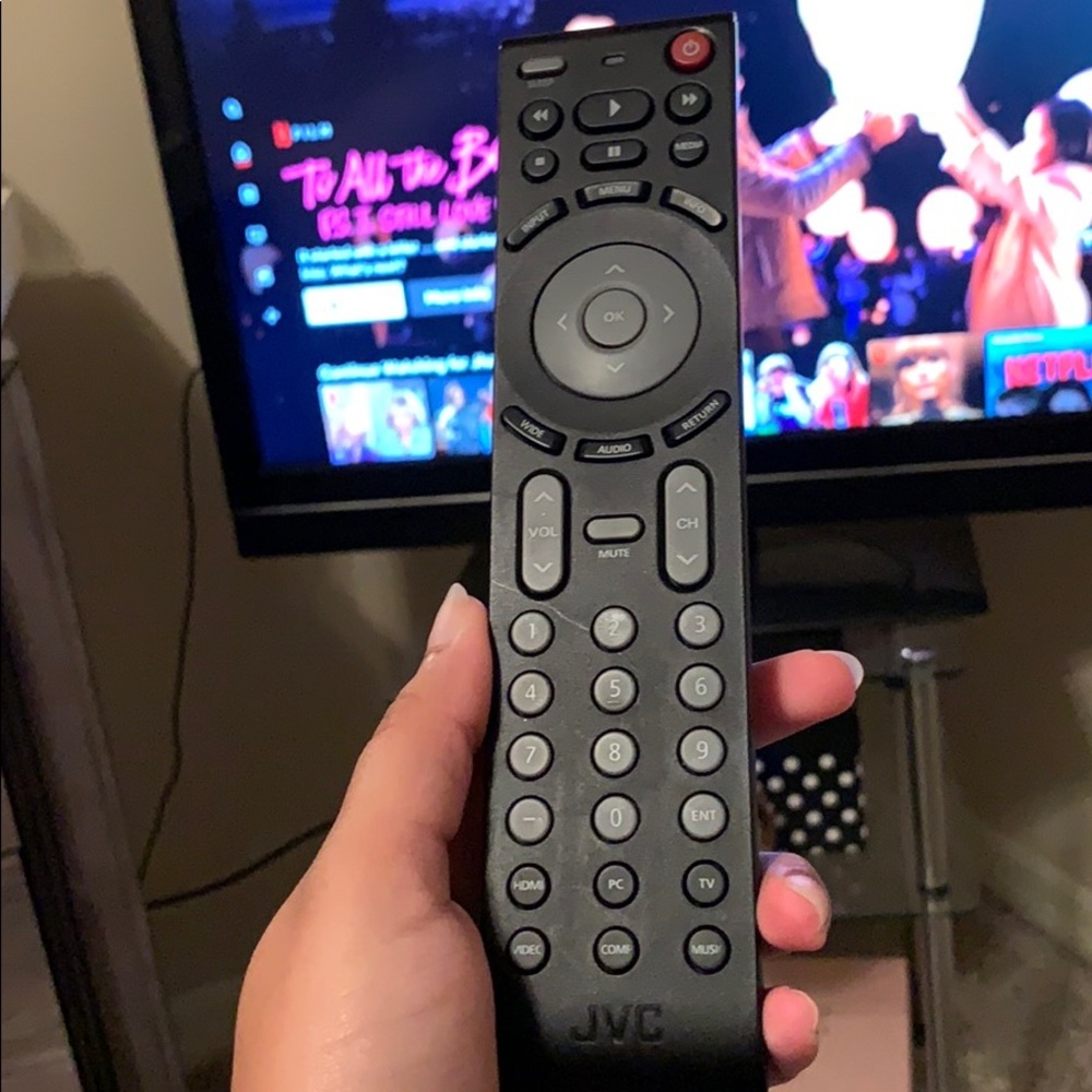 32” JVC FLATSCREEN. Roku & FIRESTICK compatible. - Picture 5 of 5